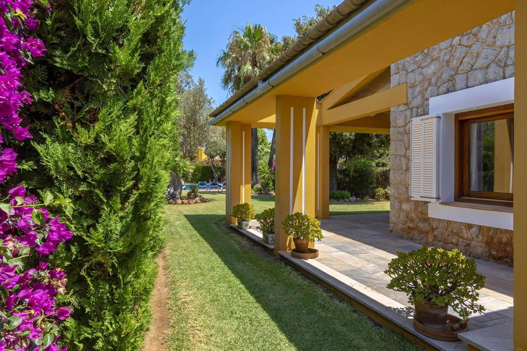 Ferienhaus Haus Mit Grossen Gaerten, Schoener Aussicht Auf Berge Und 300 M Vom Entfernt Cala de Sant Vicenc