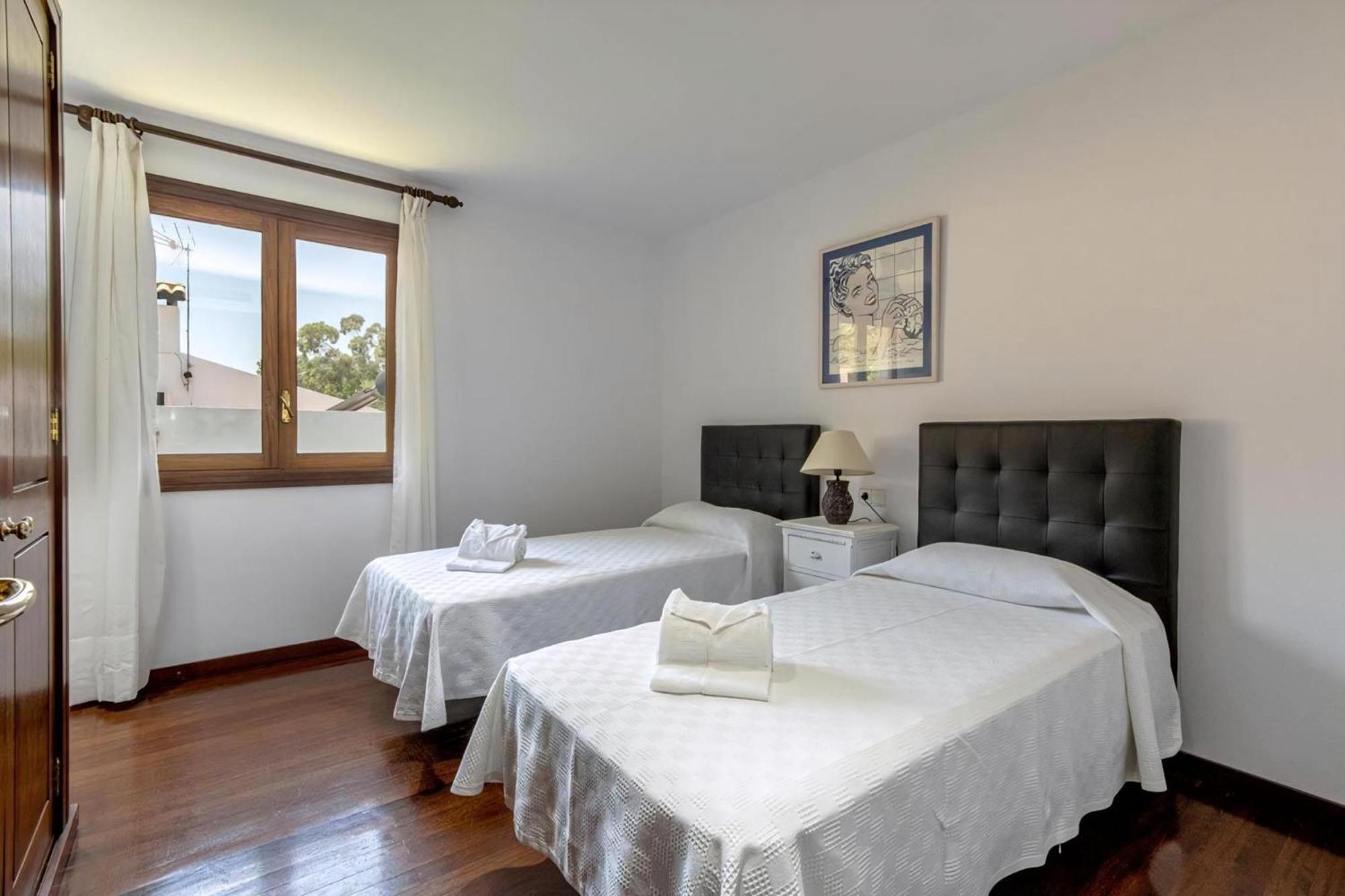 Haus Mit Grossen Gaerten, Schoener Aussicht Auf Berge Und 300 M Vom Entfernt Cala de Sant Vicenc