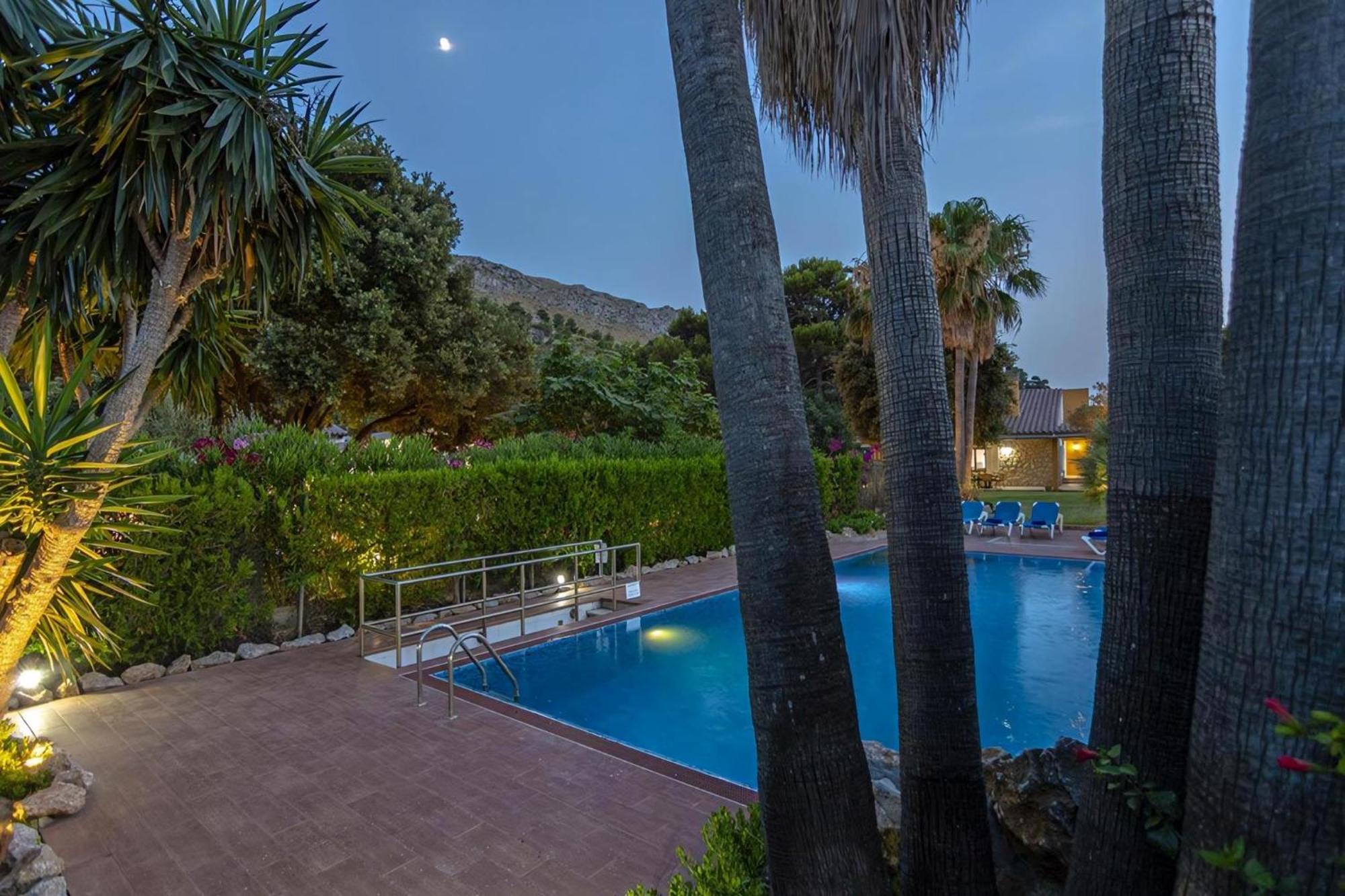 Ferienhaus Haus Mit Grossen Gaerten, Schoener Aussicht Auf Berge Und 300 M Vom Entfernt Cala de Sant Vicenc